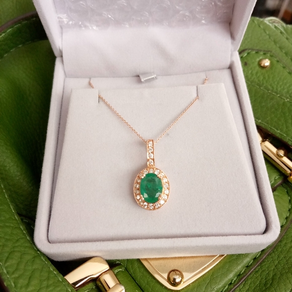 VIDEO!! Beautiful 14KT Rose Gold Emerald Diamond Necklace - Picture 3 of 16